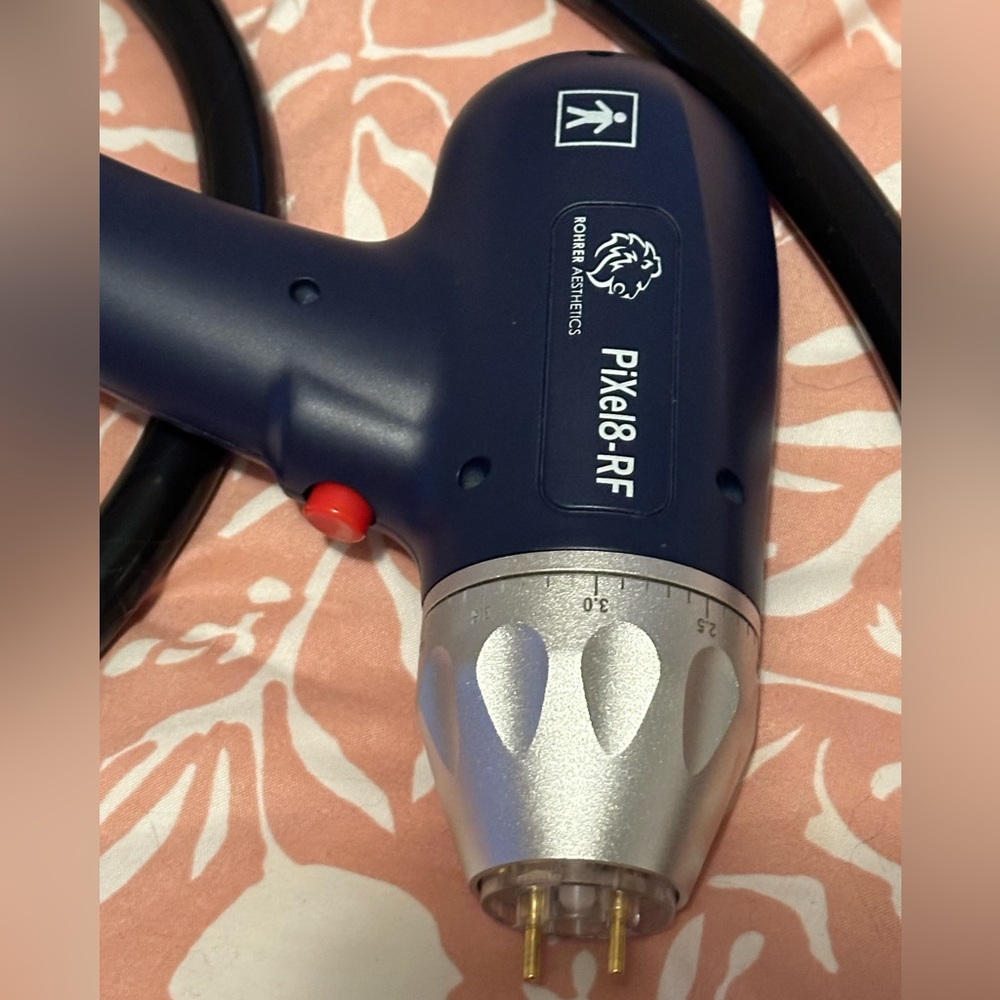 Roeher Pixel 8 RF microneedling handpiece